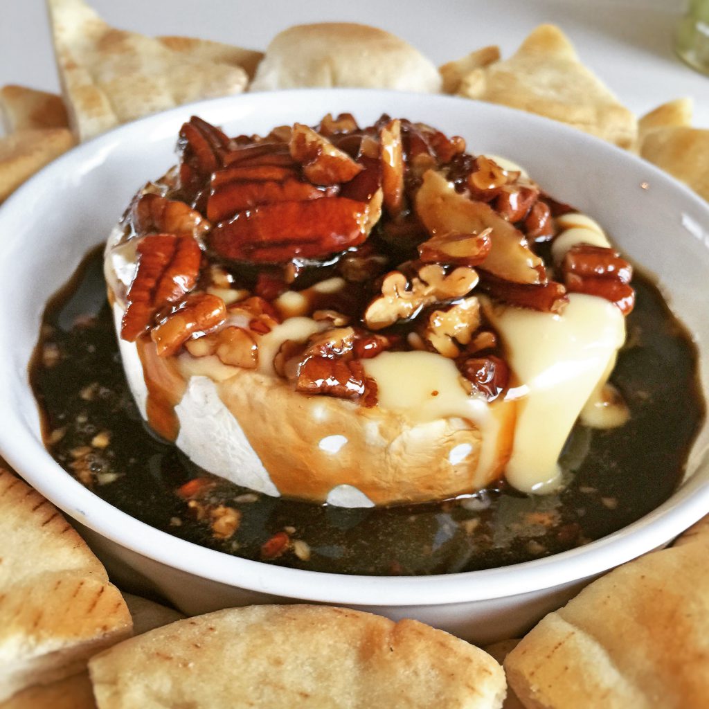 Brie með Kahlua- og pekanhnetusýrópi
